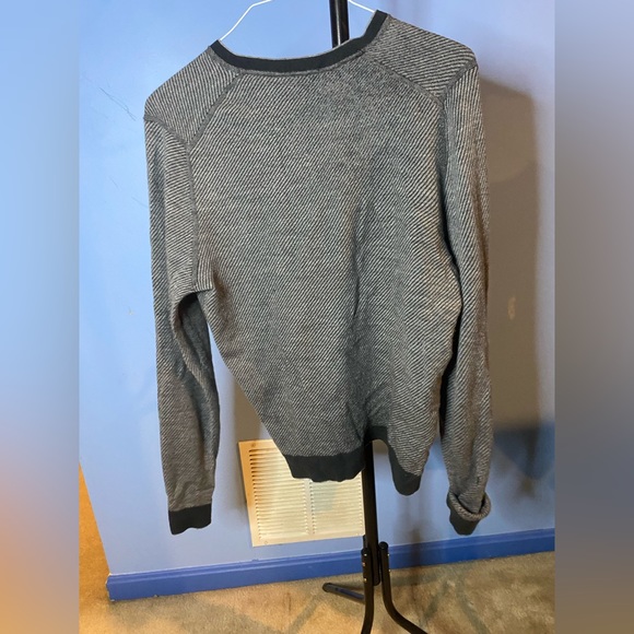 Extra fine 100% Merino Wool v-neck - Picture 3 of 3